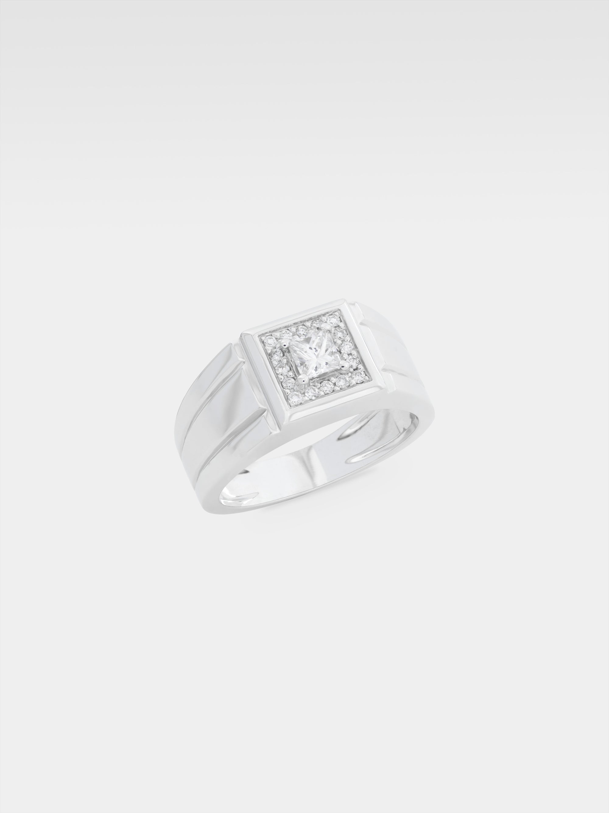 Iuno Ring - White Gold, Diamonds